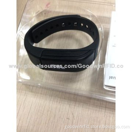 Sports and Fitness Sensors Smart Wristband with Bluetooth 4.0 Technology